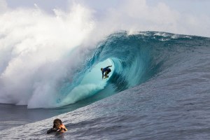 O norte-americano Kelly Slater é um dos mais bem sucedidos surfistas em Teahupoo.