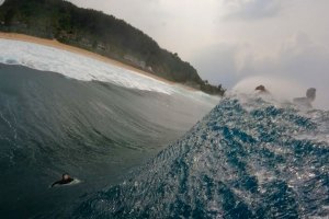 Jamie O'Brien surfa Off The Wall depois do Eddie Swell