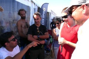 Ana Sofia Antunes e Carlos Bernardes em conversa com Nuno Vitorino da Associação Surf Adaptado