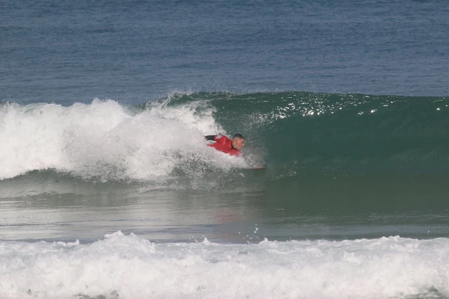 Gui Santos e Duarte Esteves vencem etapa do Nacional de Bodysurf na Lourinhã