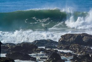 E NÃO É QUE &quot;A ILHA&quot; NÃO PARA DE DAR SESSÕES DE BIG SURF