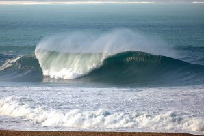 A Praia do Norte volta a conquistar destaque internacional. 