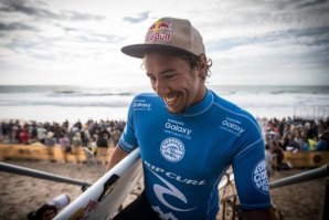 VASCO RIBEIRO BRILHA NA RONDA 2 DO OI HANG LOOSE PRO CONTEST