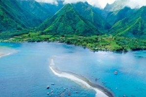 HABITANTES DE TEAHUPOO PREOCUPADOS COM O IMPACTO AMBIENTAL QUE PODERÁ SER CAUSADO AO HOSPEDAREM O SURF OLÍMPICO
