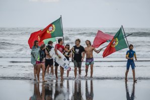 A equipa a celebrar o bom desempenho de Francisco Almeida.