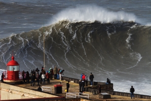 A Praia do Norte a ganhar relevo internacional (ainda mais). 