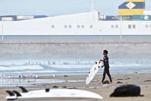 MUITO SURF,  ALGUMA CHUVA ESTE SÁBADO DE MANHÃ NO PORTO