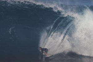 Nathan Florence documenta surfada pesadíssima em Backdoor