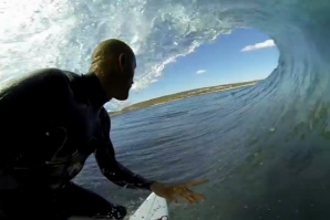 KELLY SLATER A SURFAR &#039;THE BOX&#039;