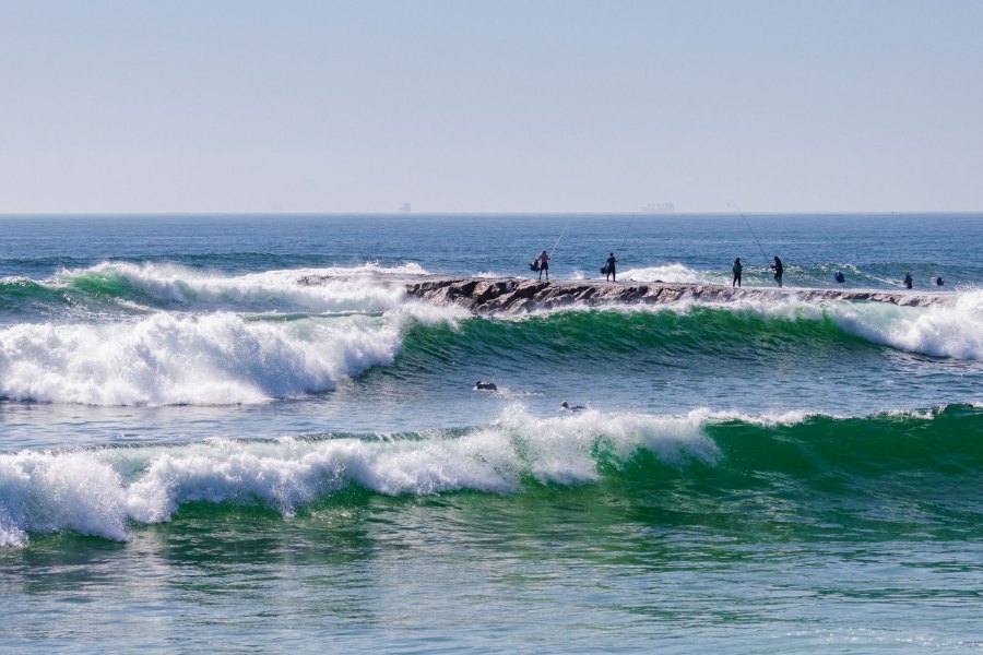 Calor, ondas perfeitas e muito nível de surf este sábado na Costa da Caparica