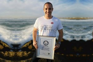 Saca com o diploma que oficializa o recorde mundial.