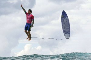 A perspectiva do fotógrafo que tirou a icónica fotografia de Gabriel Medina nos Jogos Olímpicos