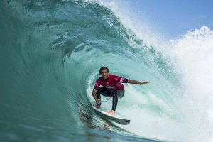 Frederico regressa a Portugal com o ritmo dos tubos de Hossegor.