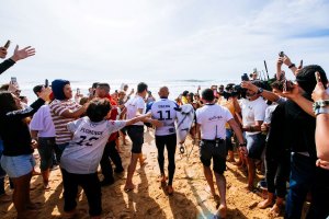 "Pode ter sido a minha última vez em Portugal" - Kelly Slater conta-nos sobre a sua ligação e amor ao público Português