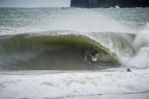 John John a um heat do título mundial em Peniche