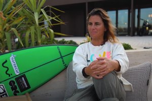 Uma viagem pelo mundo do surf em Portugal, com Joana Andrade, Charlotte Van Berkum, Andres Melendez e outros