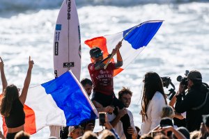 Dupla vitória francesa na Ericeira: Kauli Vaast e Tya Zebrowski conquistam o EDP Ericeira Pro 2025