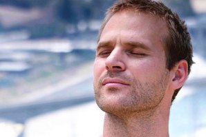 OS PODERES DO “CURADOR ENERGÉTICO” DE KELLY SLATER