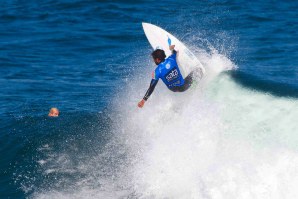 José Ferreira em ação nas ondas de São Miguel.