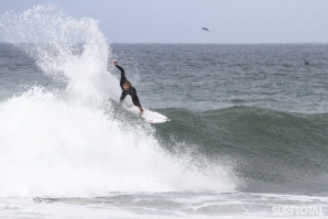 MICK FANNING, NAT YOUNG E NIC VON RUPP EM FREE SURF