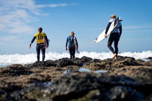 Carissa Moore, Lakey Peterson e Sarah Baum