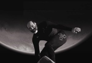 Midnight Surfer: vídeo de banda luso-britânica junta surf, Porto e música alternativa