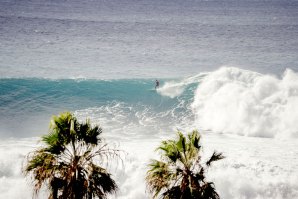 Filmagem de drone das ondas XXL no Jardim do Mar, Madeira, dia 5 de Novembro 2023