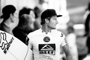 BEDE DURBIDGE JÁ VOLTOU A SURFAR