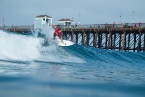 Carissa Moore e o típico cenário do pontão de Oceanside