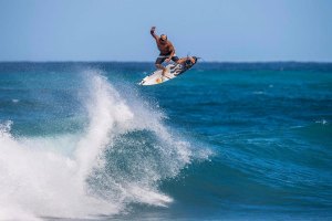 ITALO FERREIRA RECEBE CONVITE PARA O MEO CUP OF SURFING