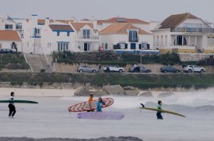 Tempestade Gabrielle força suspensão do Peniche Longboard Fest 2025
