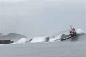 Barcaça à deriva!