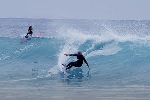 Kelly Slater já está em Lower Trestles e afina os rails para a próxima etapa do CT