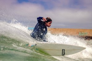 Eu surfo Supertubos todos os dias - Francisco Cornielle / 12 anos de idade
