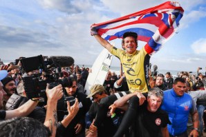 John John Florence a alcançar em Peniche o primeiro título mundial da carreira. 