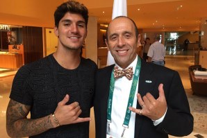 Gabriel Medina com Fernando Aguerre no Rio de Janeiro.