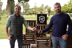 Francisco Spínola com juntamente com o directior de Marketing da Estrella Galicia