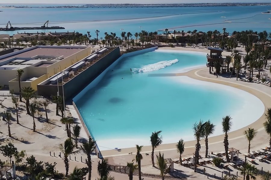Arábia Saudita entra no mapa das ondas artificiais com nova piscina de água salgada