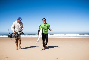 Tomás Fernandes visivelmente feliz após a sua excelente prestação no Guincho . CLick WSL/Pedro Mestre