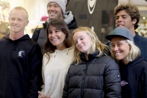 Enquanto aguardamos pelo reinicio do CT, este Domingo, vamos assistir a um exclusivo O&#039;Neill com Caitlin Simmers e CIA