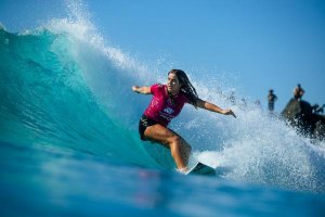 Teste positivo à Covid-19 deixa Caroline Marks fora do voo da WSL para Sydney