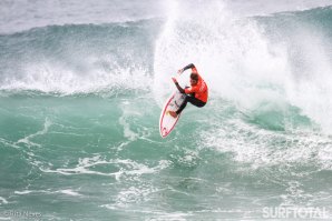 BONS MOMENTOS DE SURF EM RIBEIRA D&#039;ILHAS - ERICEIRA