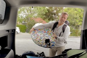 Como é surfar numa prancha coberta de Legos ?