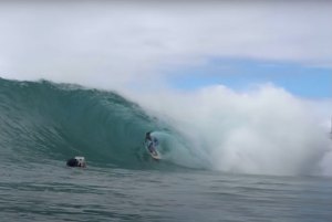 O tubo de sonho de Steph Gilmore em câmara lenta na Gold Coast Australiana