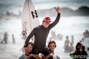 &quot;É MUITO MOTIVANTE ESTAR NO MEIO DESTES SUPER SURFISTAS&quot;