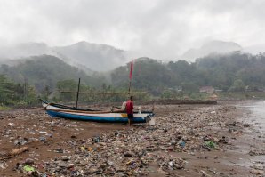  Loji Beach, Java, Indonésia