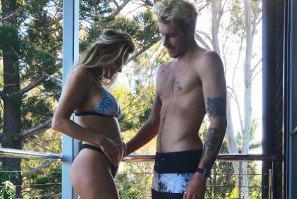 Alana Blanchard &amp; Jack Freestone vão dar à luz