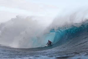 Kelly Slater venceu ontem dois heats e já está nos quartos-de-final.