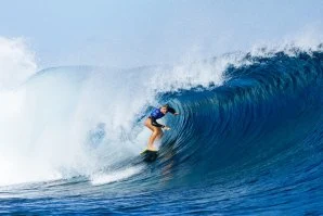 Erin Brooks, Vahine Fierro e Bettylou Sakura Johnson avançam para os 1/4 de final num dia curto em Cloudbreak