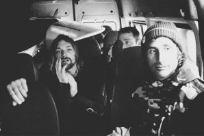 CRUZANDO A IRLANDA COM TAYLOR KNOX E BEN HOWARD